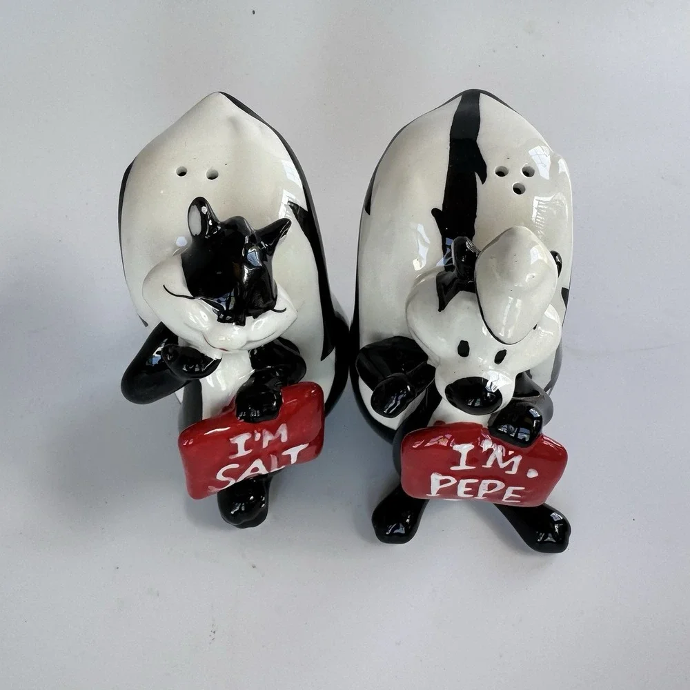 Salt & Pepper Shakers Pepé Le Pew Penelope Pussycat Skunk Cat Magnetic Ceramic